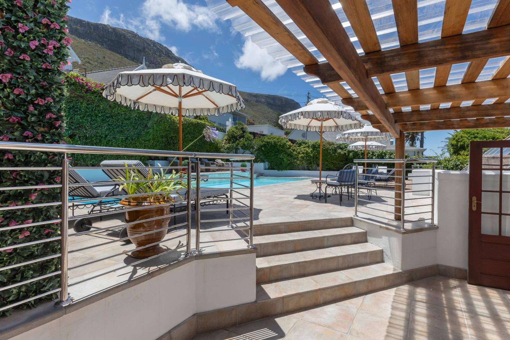 St James Guest Houses Kalk Bay Bagian luar foto