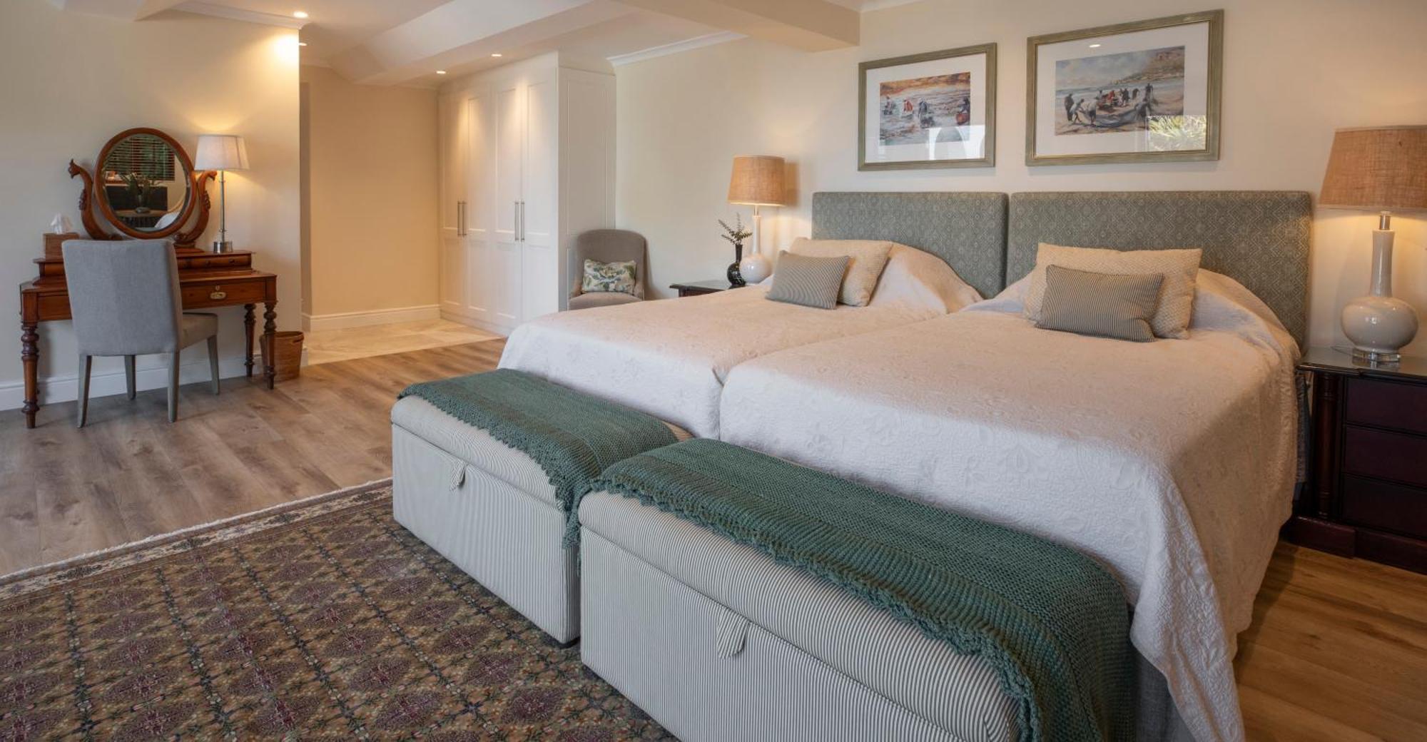 St James Guest Houses Kalk Bay Bagian luar foto