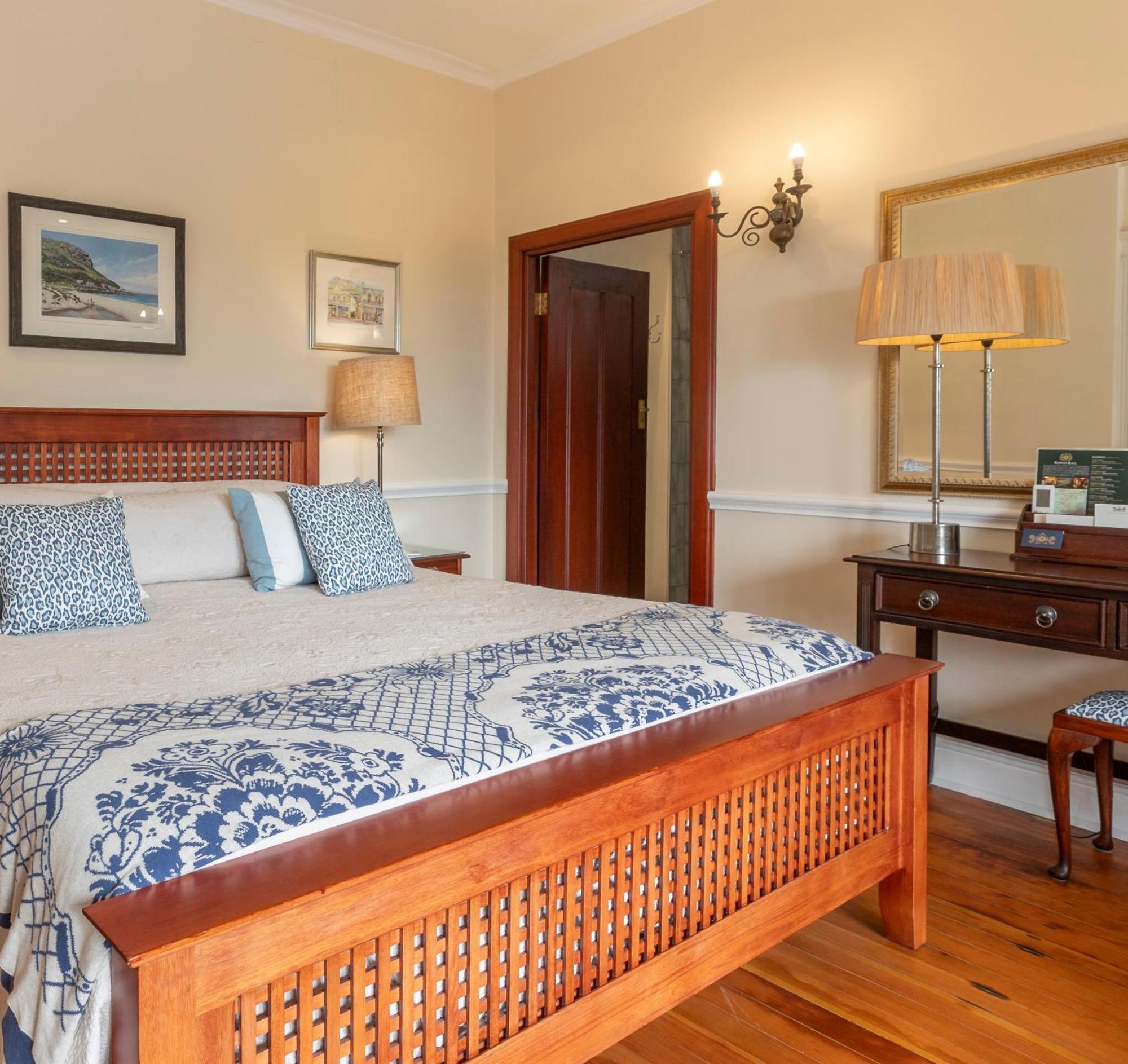 St James Guest Houses Kalk Bay Bagian luar foto