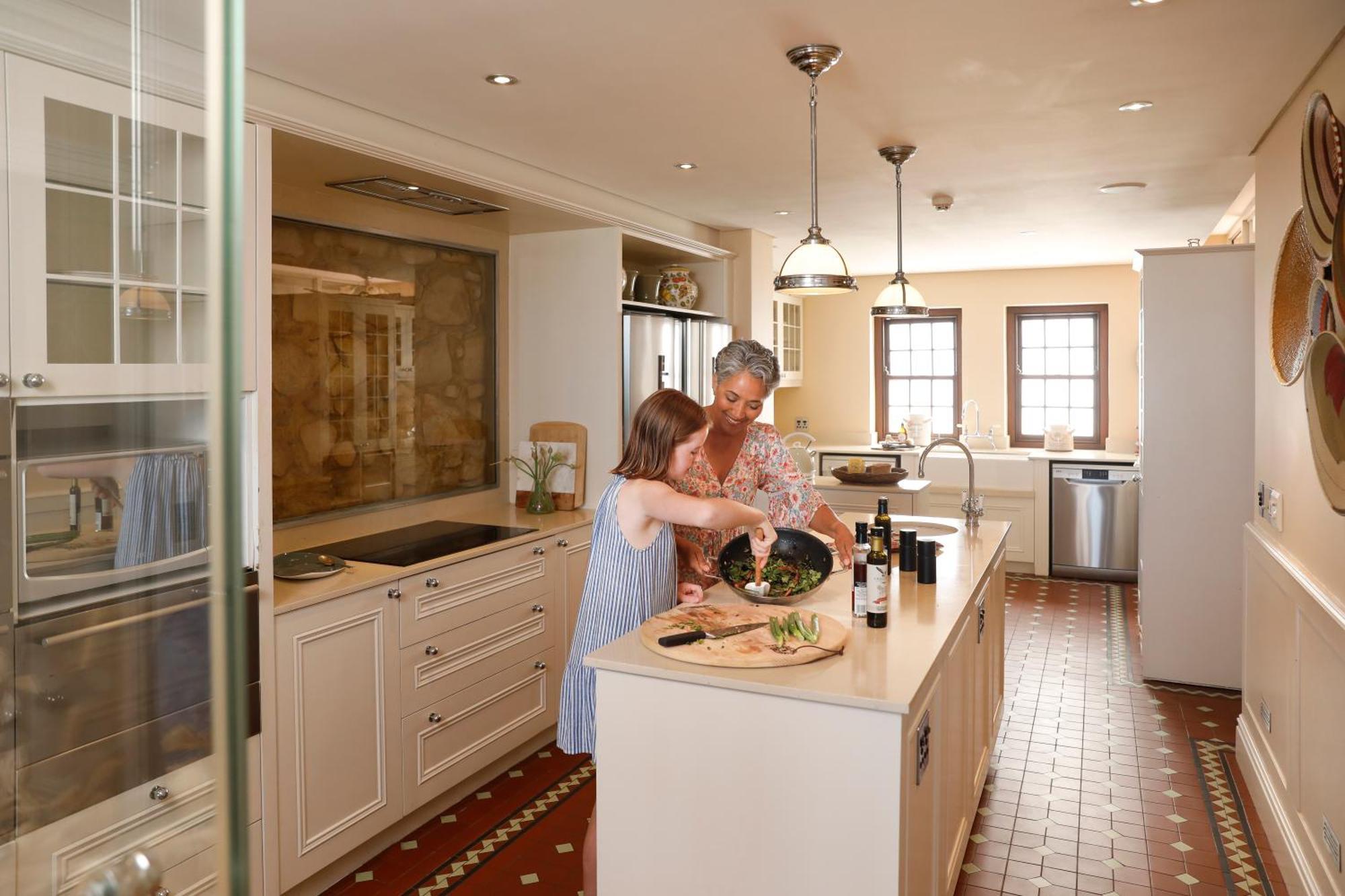 St James Guest Houses Kalk Bay Bagian luar foto
