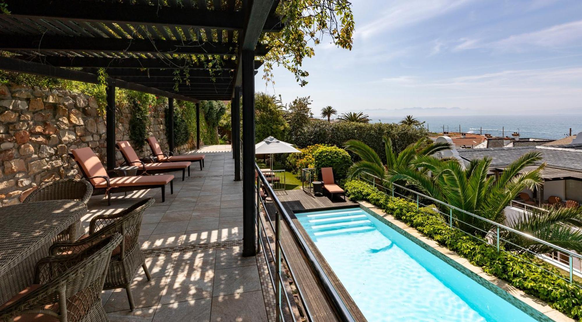 St James Guest Houses Kalk Bay Bagian luar foto